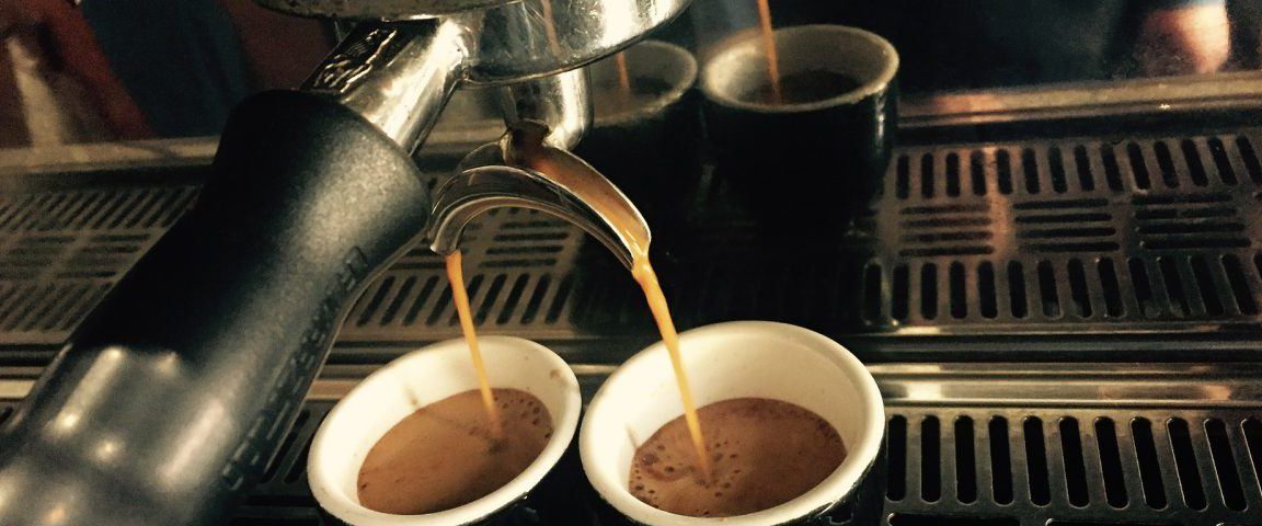 Espresso maching filling two cups